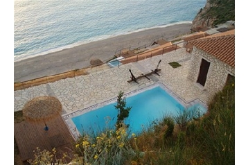 Greece Chata Agios Nikitas, Exterior